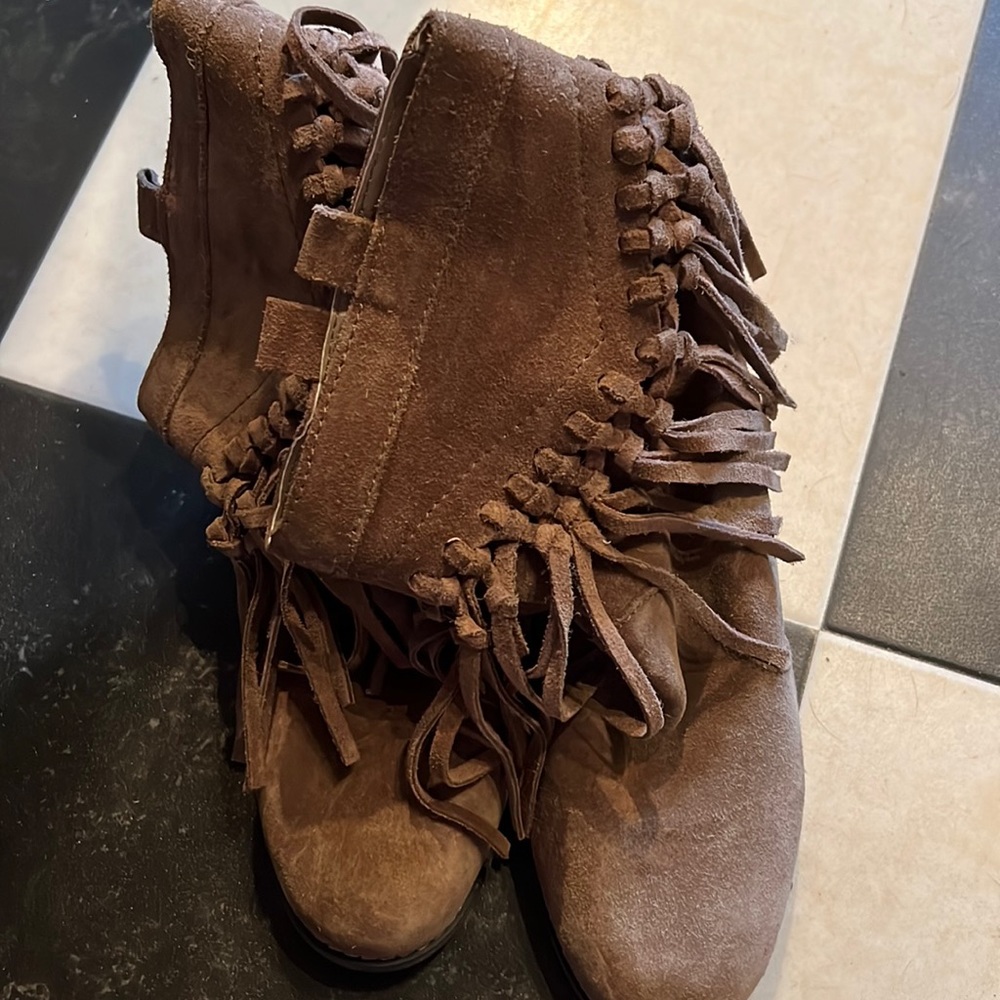 Sbicca vintage collection size 6 tan suede fringe boot